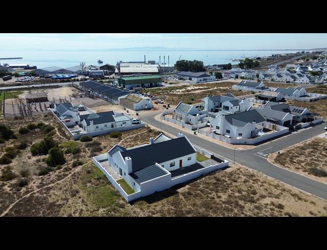 4 BEDROOM HOUSE FOR SALE IN HARBOUR LIGHTS